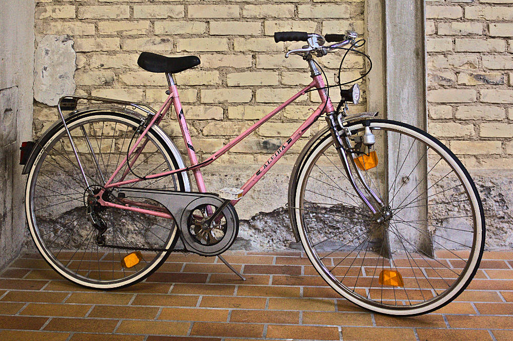 rennrad weste damen VAUDE Matera Air Weste | Damen Fahrradweste | weiß main image 1